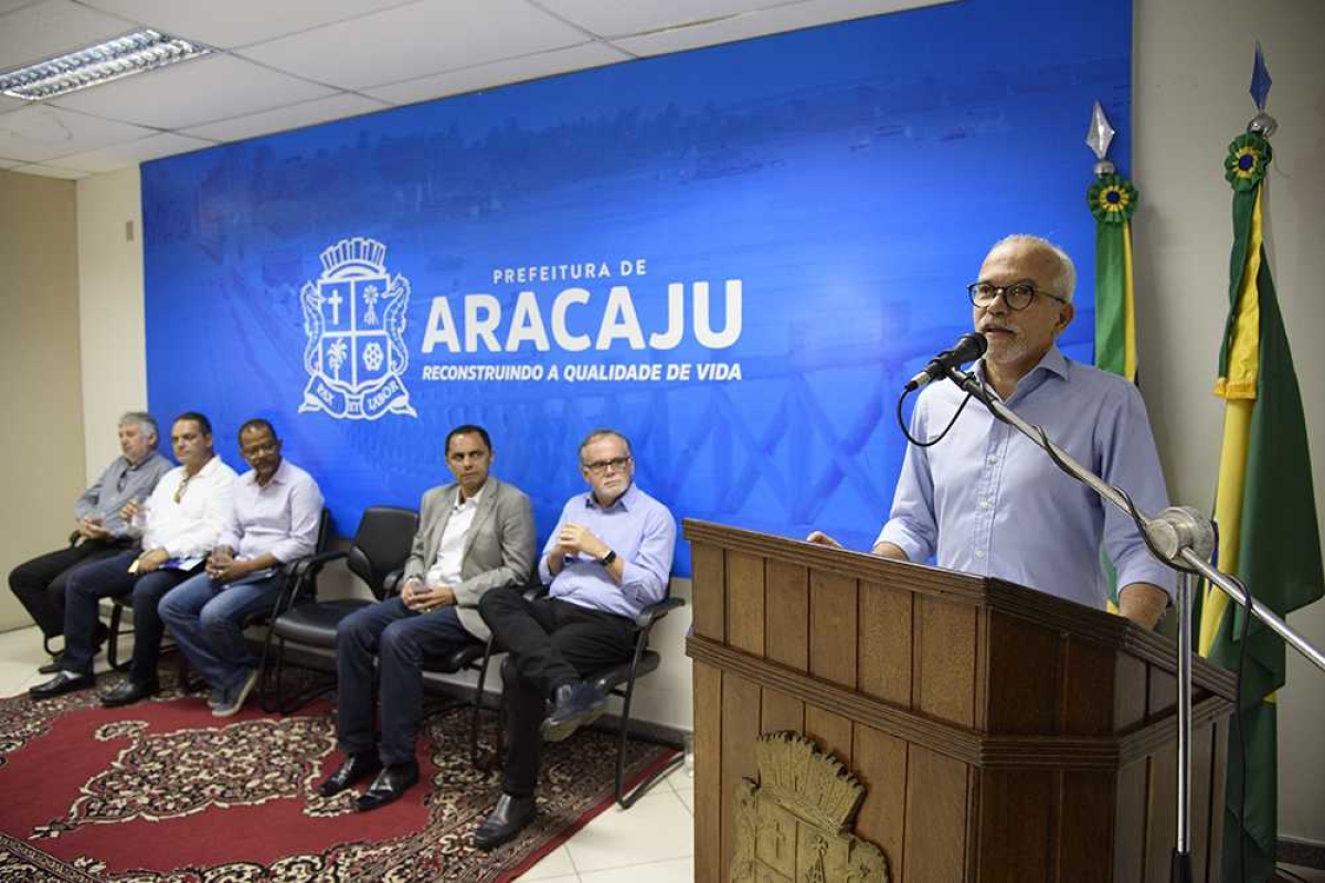 Prefeito de Aracaju anuncia instalação do Consórcio Metropolitano de Transporte Público para 3 de abril (Foto: Marco Vieira/PMA)