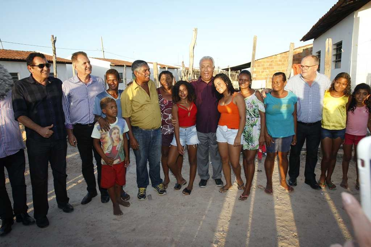 Foram 150 famílias beneficiadas com a entrega das casas no Conjunto Residencial Pontal da Barra (Foto: Victor Ribeiro/ASN)