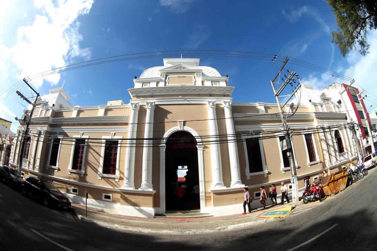 Inaugurado em 1911, o prédio que hoje abriga o Centro de Turismo é um dos ícones do Centro Histórico da capital, preservando traços da arquitetura neoclássica (Foto: André Moreira/ASN)