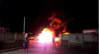 Reprodução de vídeo que mostra incêndio em carros em Cascavel, no Ceará (Imagem: Reprodução/Agência Brasil)