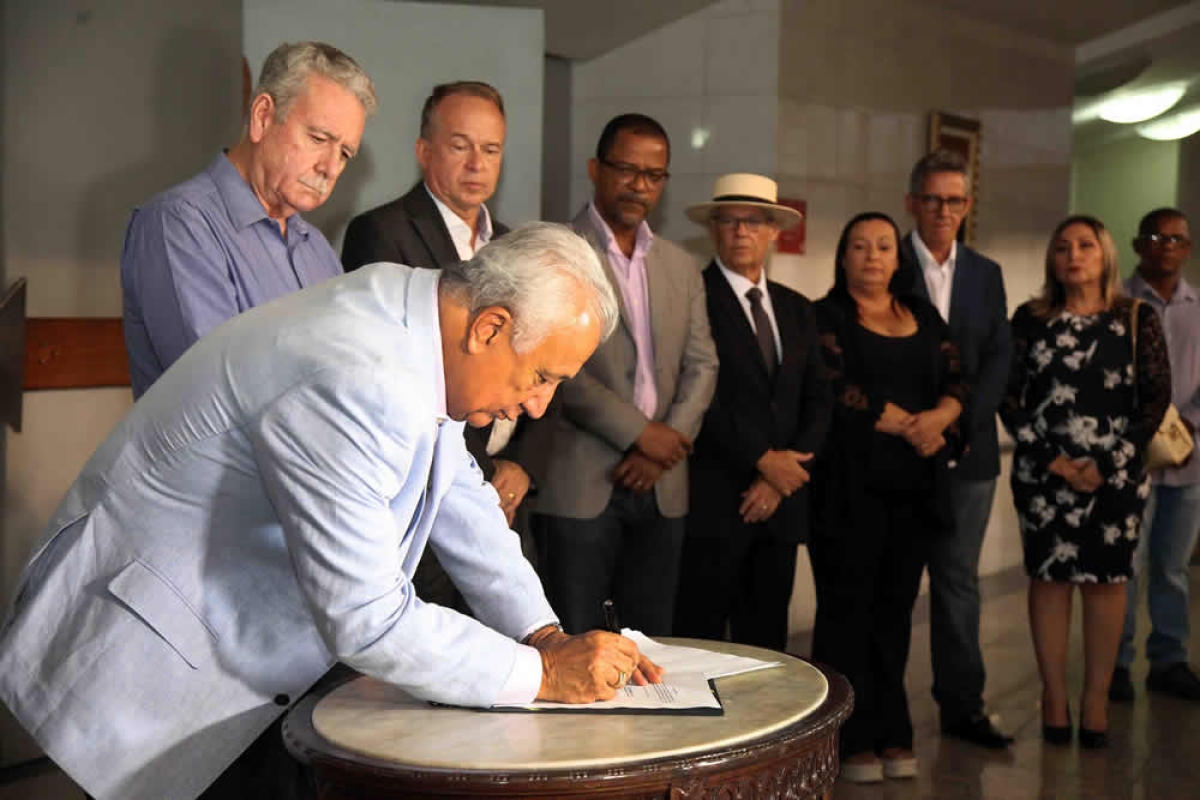 Governador de Sergipe assina instrumento jurídico para inicio das obras de reforma do Teatro Tobias Barreto e da Biblioteca Pública Epifâneo Dórea (Foto: Andre Moreira/ASN)