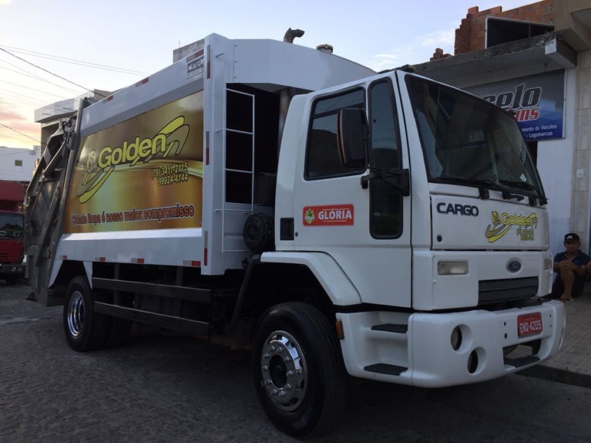Caminhões compactadores de lixo serão entregues em Glória (Foto: Via Portal Mais Sertão)