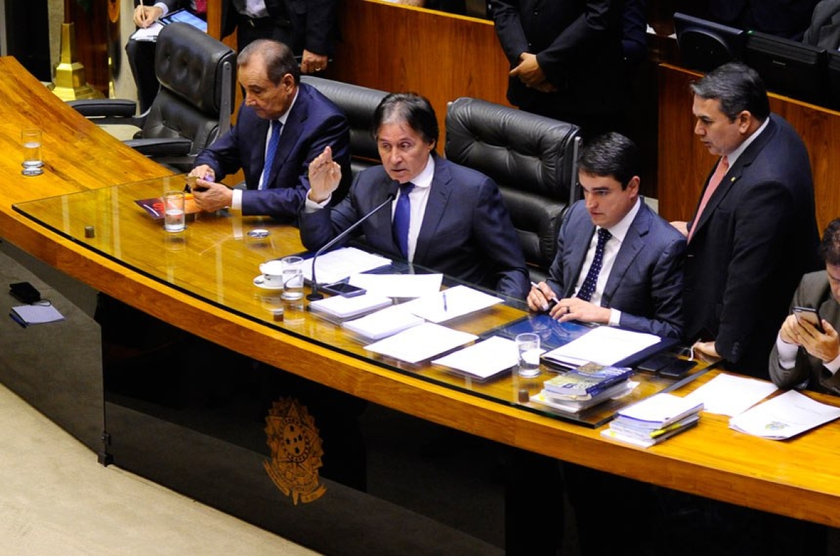 Eunício (C) lembrou que o destaque para o veto do Refis foi uma decisão da presidência e pediu empenho dos parlamentares para a derrubada (Foto: Jonas Pereira/Agência Senado)