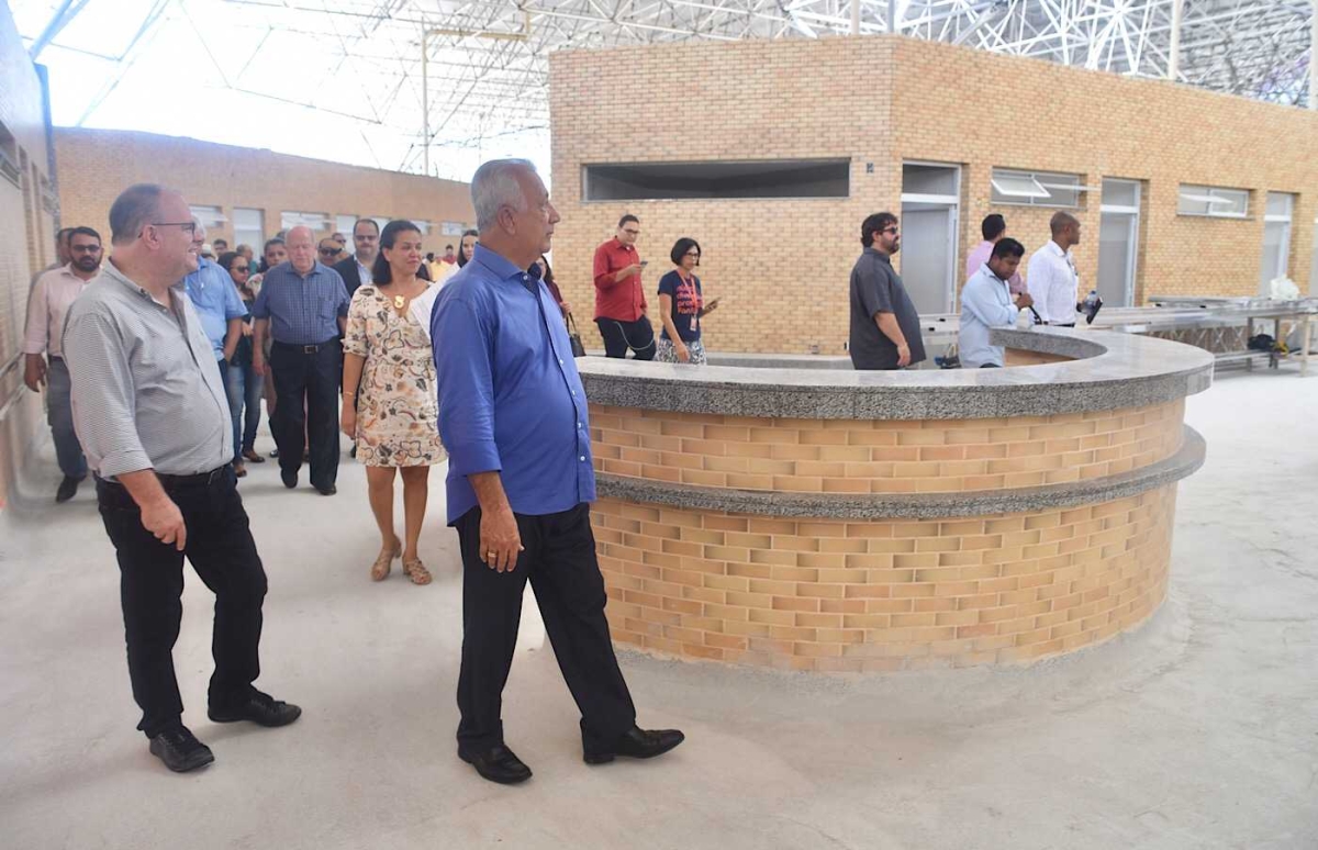 Governador visitou a obra do Centro Especializado em Reabilitação de Sergipe, o primeiro do estado (Foto: Marcelle Cristinne/ASN)