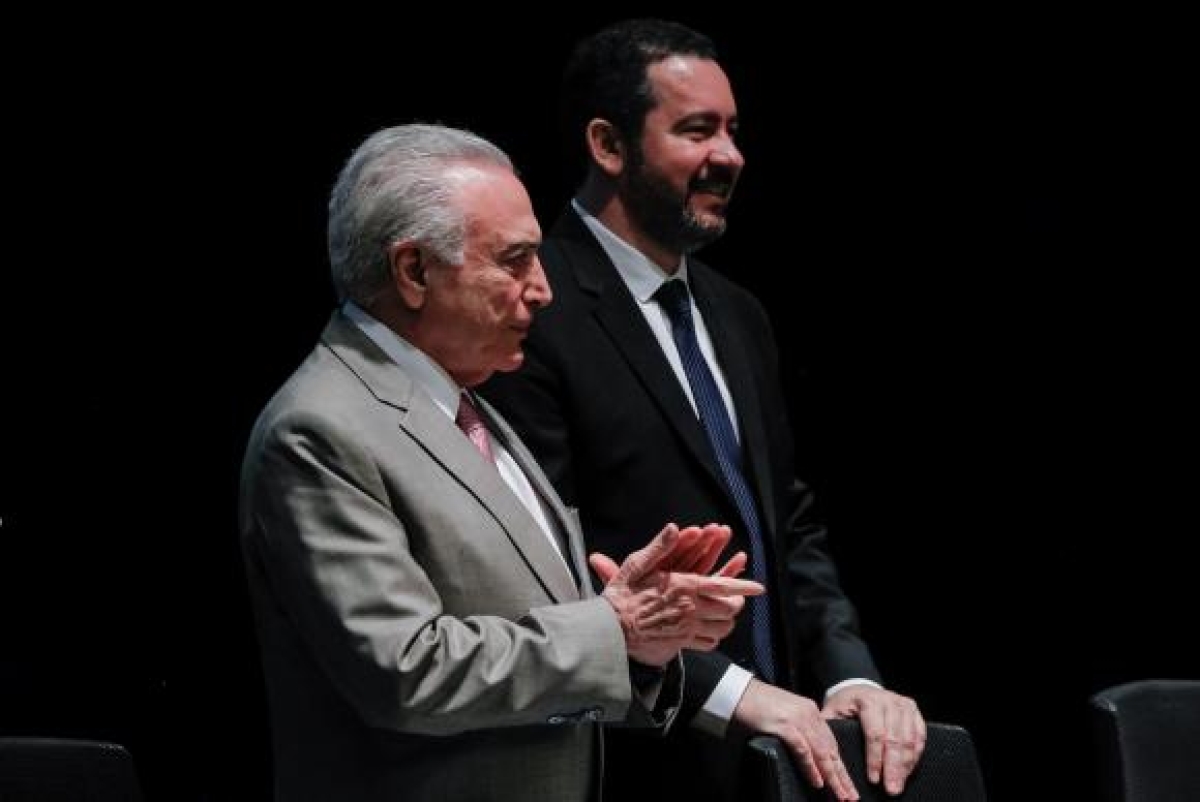 O presidente Michel Temer dá posse ao ex-ministro Dyogo Oliveira na presidência do BNDES (Foto: Marcos Corrêa/PR)