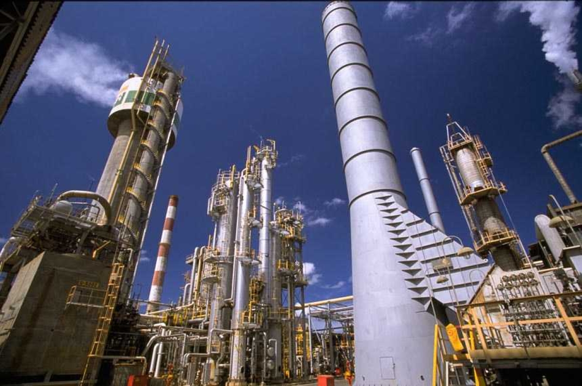 Para o senador Eduardo Amorim, o fechamento da Fafen pode provocar sérios prejuízos à economia da região, com a extinção de milhares de empregos e a falência de outras empresas do segmento
(Foto: Geraldo Falcão/ Agência Petrobras)