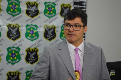 Delegado Hugo Leonardo apresentou o resultado da operação nesta quinta (Foto: Portal Infonet)