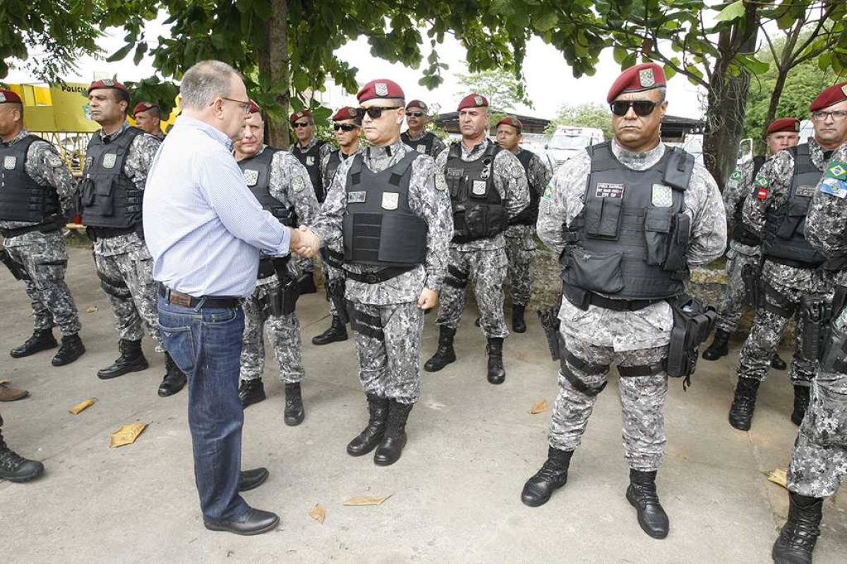 Governador de Sergipe entrega unidade móvel da PM e apresenta equipes da Força Nacional em Itabaiana (Foto: Victor Ribeiro/ ASN)