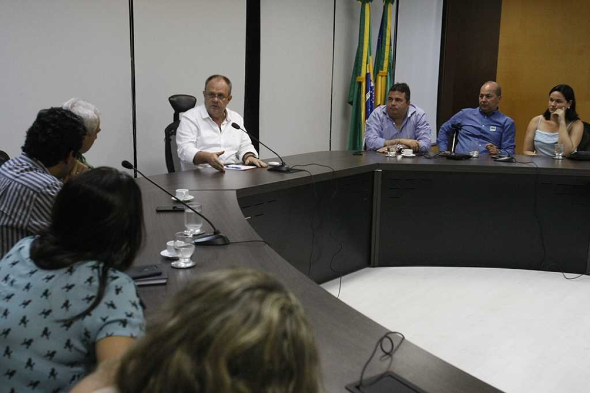 Governador de Sergipe discute isonomia salarial com médicos do Huse (Foto: ASN)
