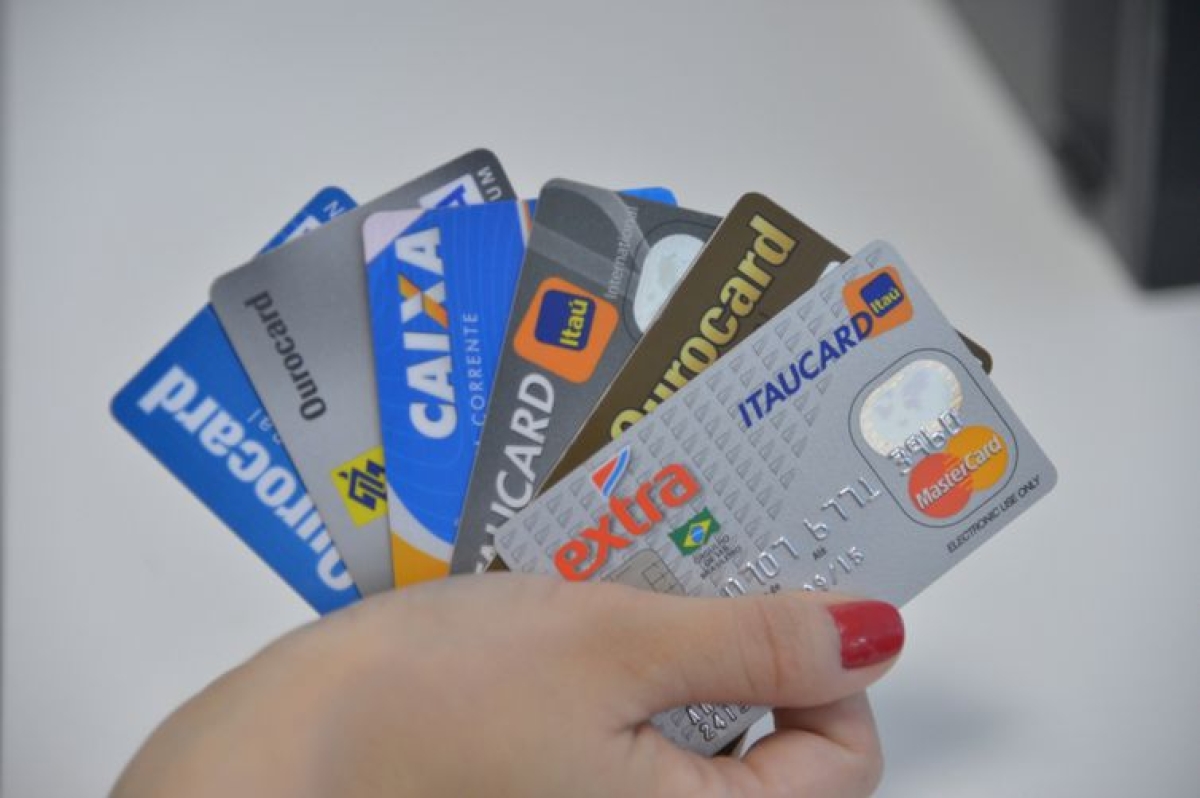 A partir de agora, os juros para clientes que não pagam rotativo do cartão estão padronizados (Foto: Arquivo Agência Brasil)
