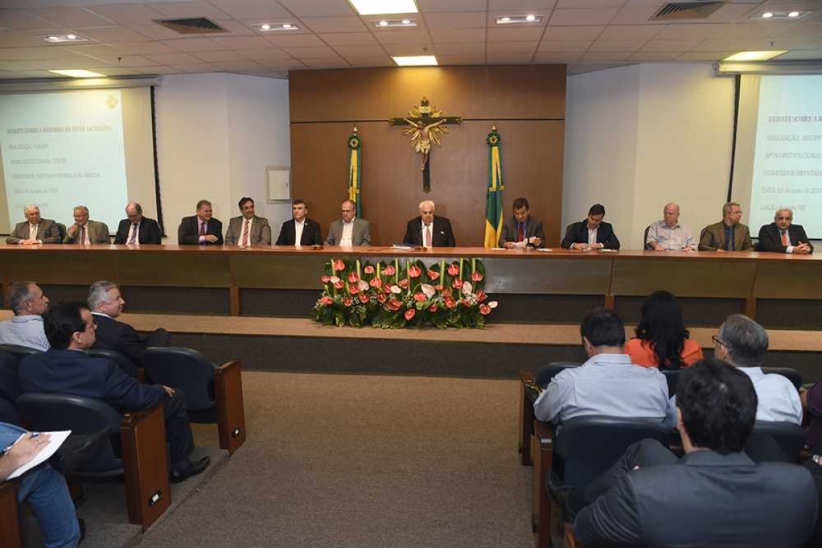 Governador de Sergipe discute reforma da Lei de Licitações (Foto: Marcelle Cristinne/ASN)