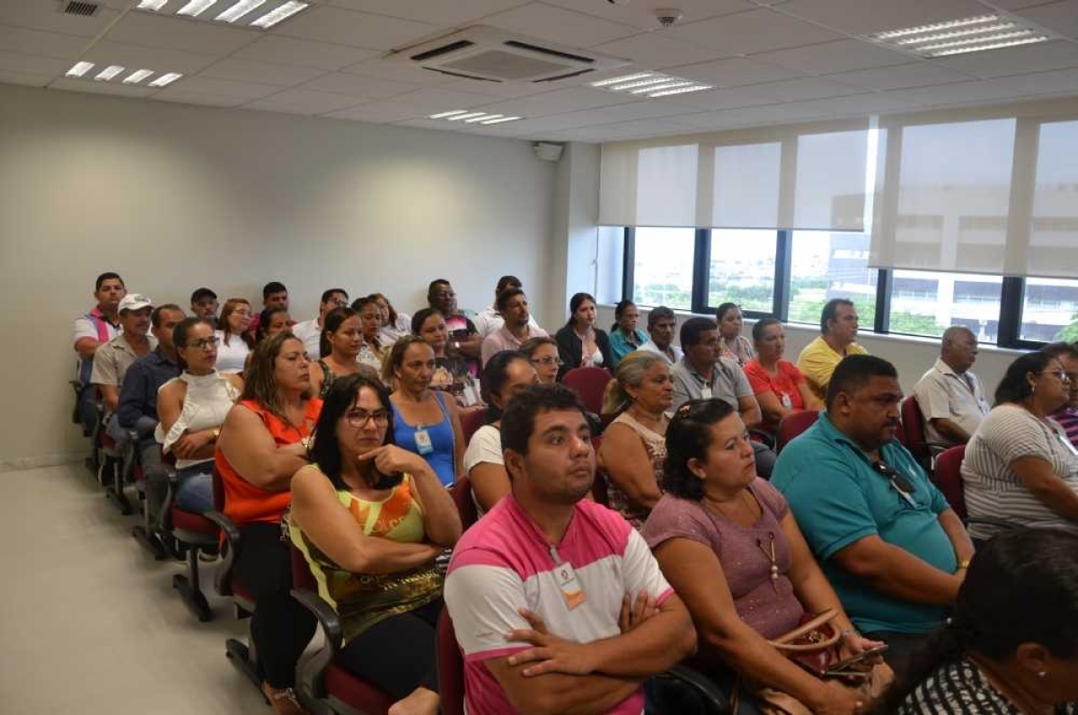 Feirantes lotaram mini-auditório do MP/Sergipe (Foto: Portal Infonet) 