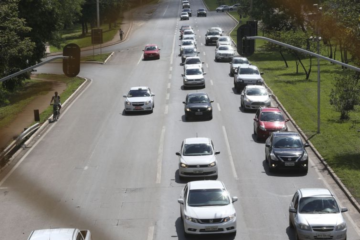 Produção das placas de veículos obedecerá ao padrão dos países do Mercosul (Foto: Antonio Cruz/ Agência Brasil)