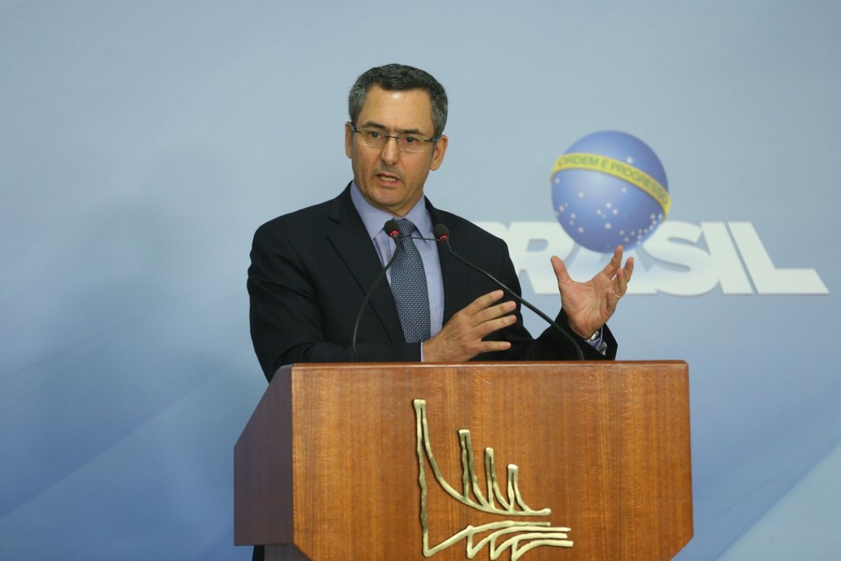 O ministro da Fazenda, Eduardo Guardia, fala à imprensa sobre a Contribuição de Intervenção no Domínio Econômico (Cide) cobradas sobre os combustíveis, no Palácio do Planalto (Foto: Valter Campanato/ Agência Brasil)