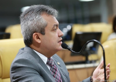 Elber Batalha quer saber o que Edvaldo vai fazer com R$ 9,6 milhões a quatro meses das eleições (Foto: Gilton Rosas/ CMA)