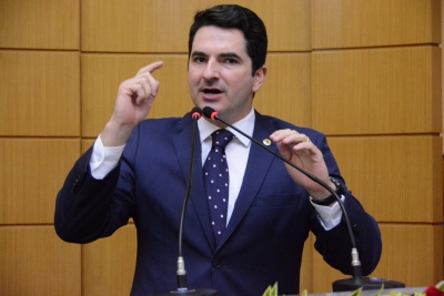 Gustinho Ribeiro cobra solução do governo para preservar empregos na Fundação Hospitalar de Saúde (Foto: Jadílson Simões/ Rede Alese)