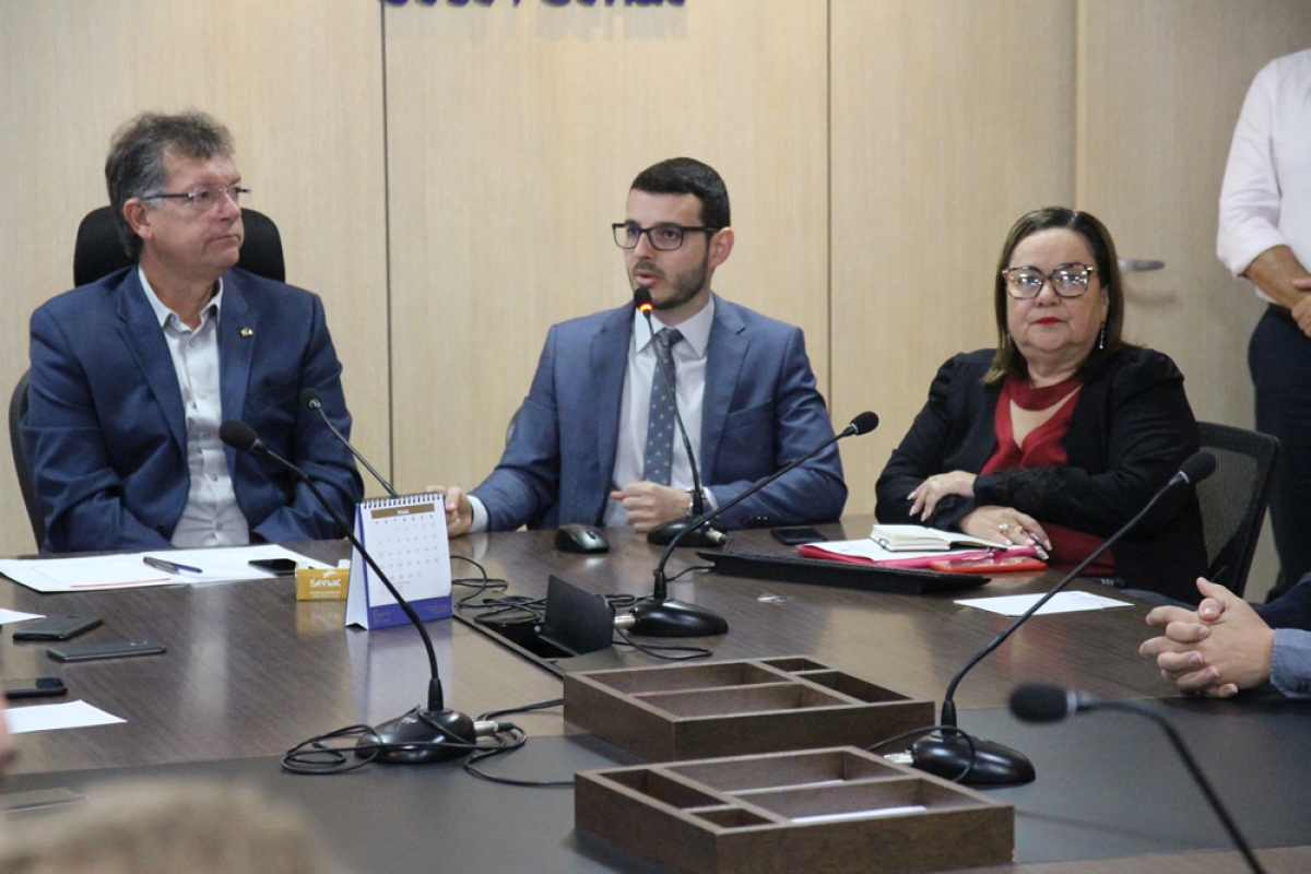 Em reunião com Laércio Oliveira, novo secretário da Fazenda traça panorama da situação econômica do Estado (Foto: Assessoria Laércio Oliveira)