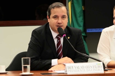 Valadares Filho tem telefone celular clonado e pessoas pediram dinheiro em seu nome (Foto: Assessoria Valadares Filho)