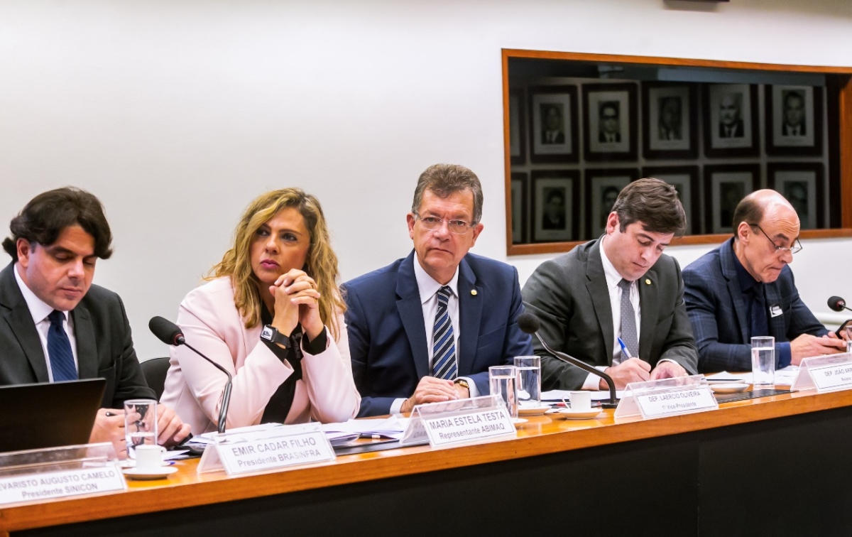 Comissão pode votar parecer sobre nova lei de contratações públicas (Foto: Assessoria Laércio Oliveira)
