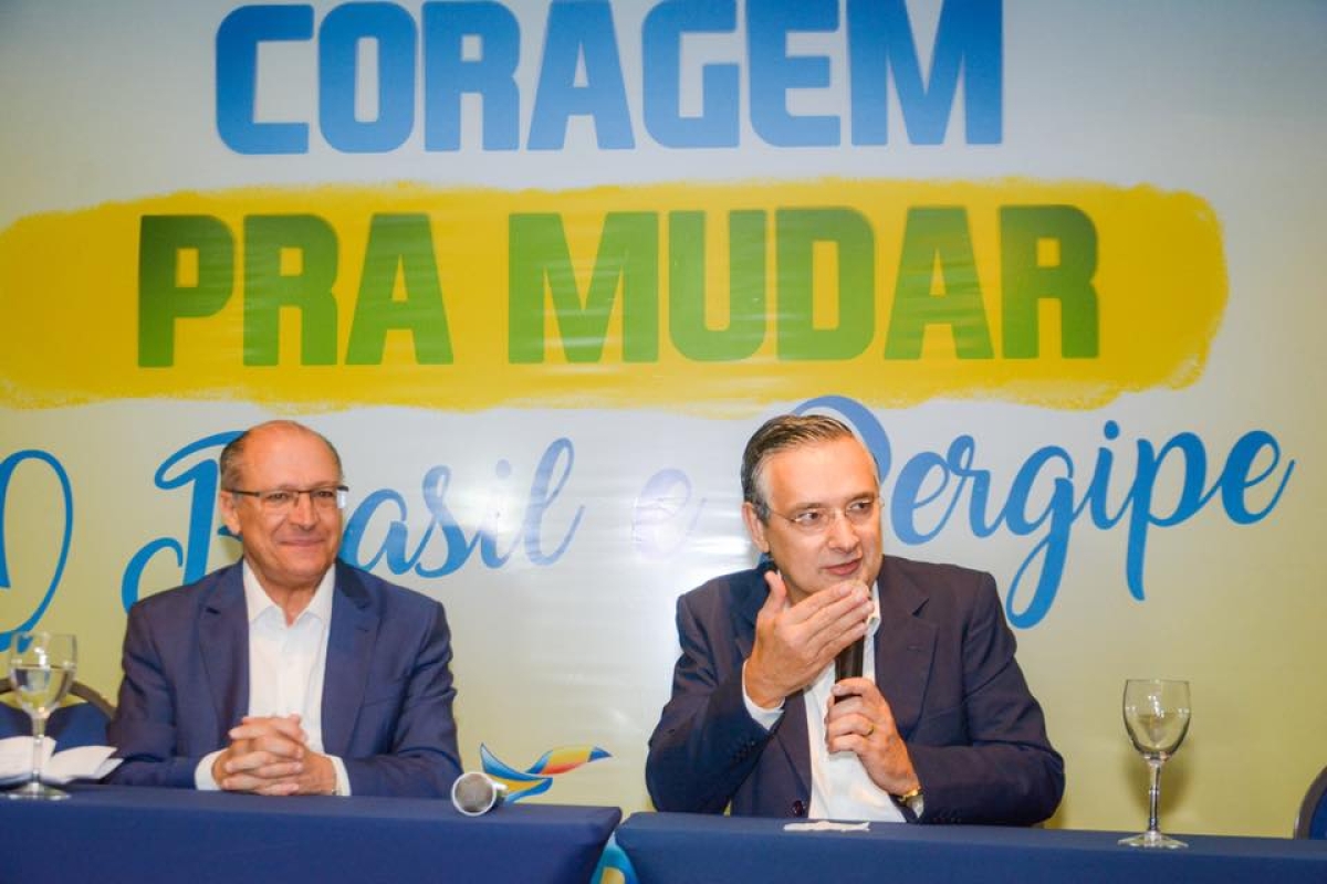 Ao lado de Eduardo Amorim, Geraldo Alckmin participa de coletiva e palestra em Sergipe (Foto: Assessoria Eduardo Amorim )