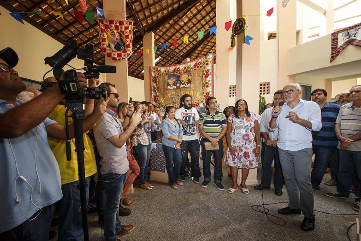 Prefeito de Aracaju inaugura reforma do Centro de Artesanato da Orlinha do bairro Industrial (Foto: Marco Vieira/ PMA)