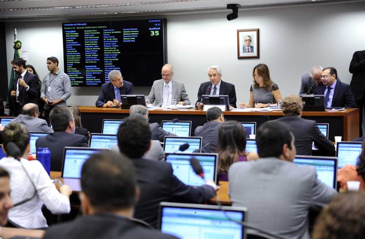 Comissão da Câmara aprova projeto de André Moura proibindo cobrança de matrícula ou reserva em escolas (Foto: Agência Câmara)