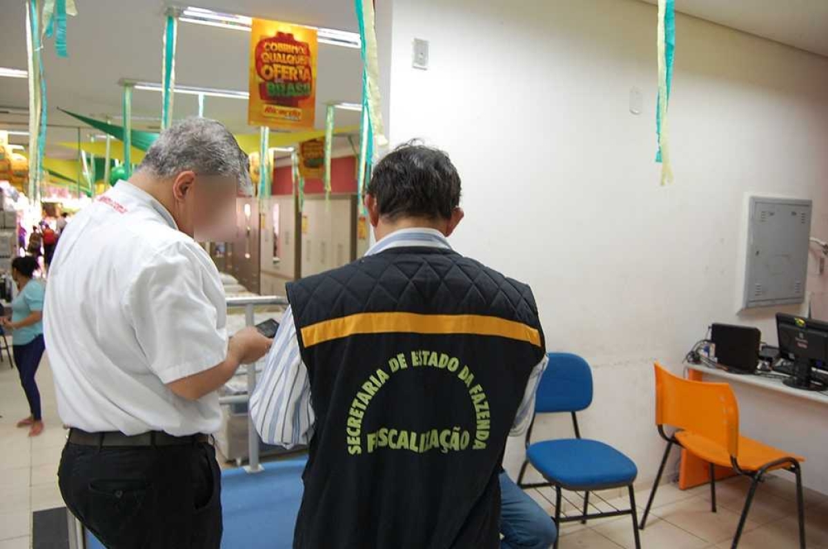 Auditores atuam em loja de Aracaju (Foto: Sefaz/SE)