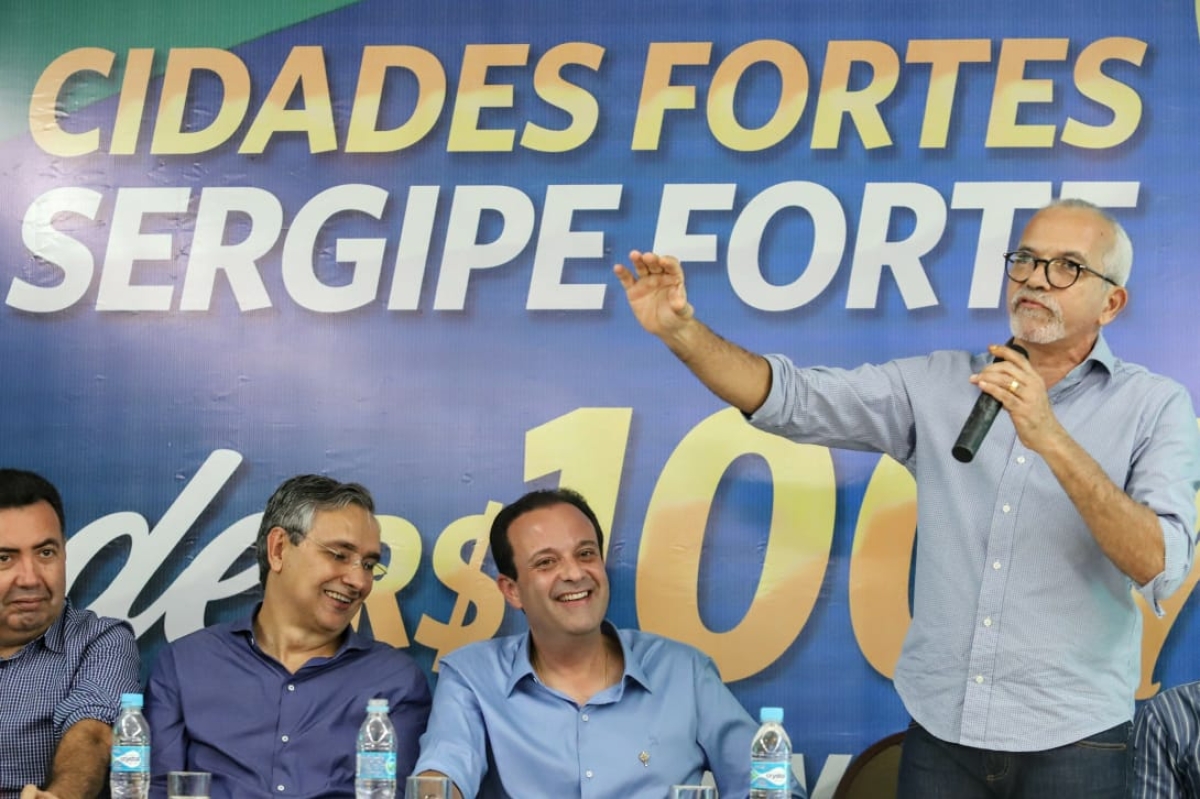 "Cidades fortes, Sergipe forte" reúne mais de 60 prefeitos sergipanos (Foto: Márcio Dantas/ Assessoria André Moura)