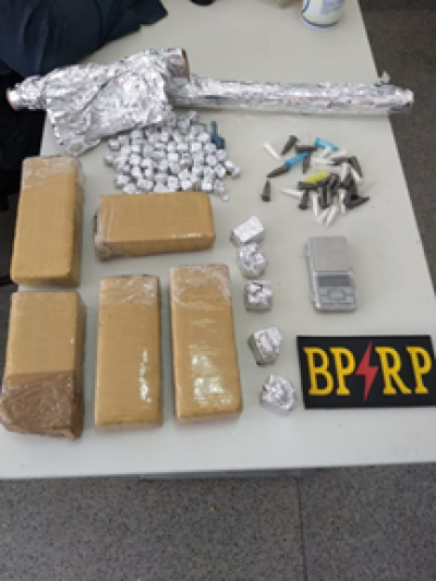 PM apreende arma de fogo e drogas durante ações da RP na capital e região metropolitana (Foto: Assessoria PM/SE)