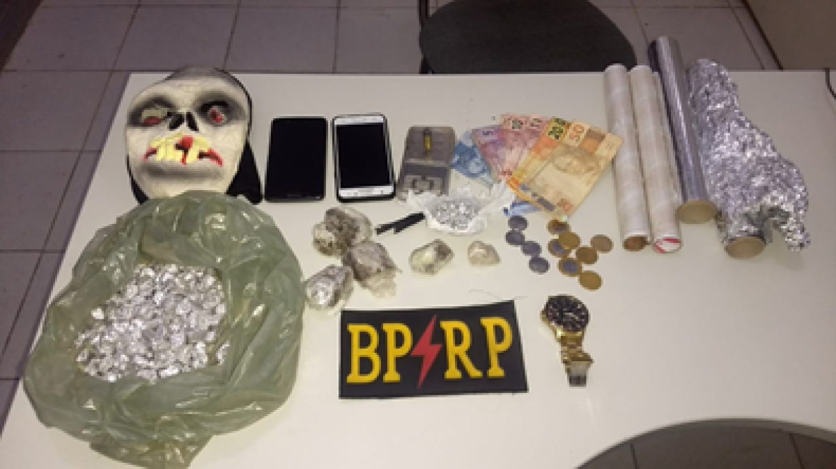 PM apreende arma de fogo e drogas durante ações da RP na capital e região metropolitana (Foto: Assessoria PM/SE)