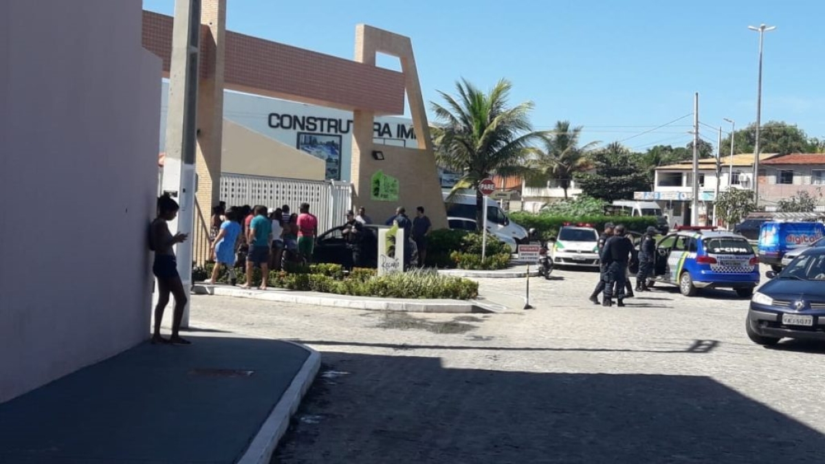 Homem estava com veículo na porta do condomínio (Foto: Reprodução/ WhatsApp/ Grupo JP & Ana Informações/ Via Portal Infonet)