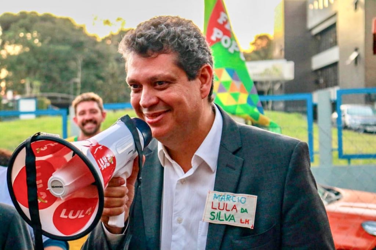 Marcio Macedo visita Lula na PF: "ele pediu para avisar que é pré-candidatíssimo" (Foto: Assessoria Marcio Macedo) - Decisão judicial - Determinar que a parte requerida realize uma errata dando os devidos créditos ao autor no que tange à obra fotográficas de sua autoria (mov. 1.9-1.11), nos termos do art. 108 da Lei nº. 9.610/98 - Lei de Direitos Autorais. Foto: LUIZ EDUARDO MATYSIAK DA ROZA