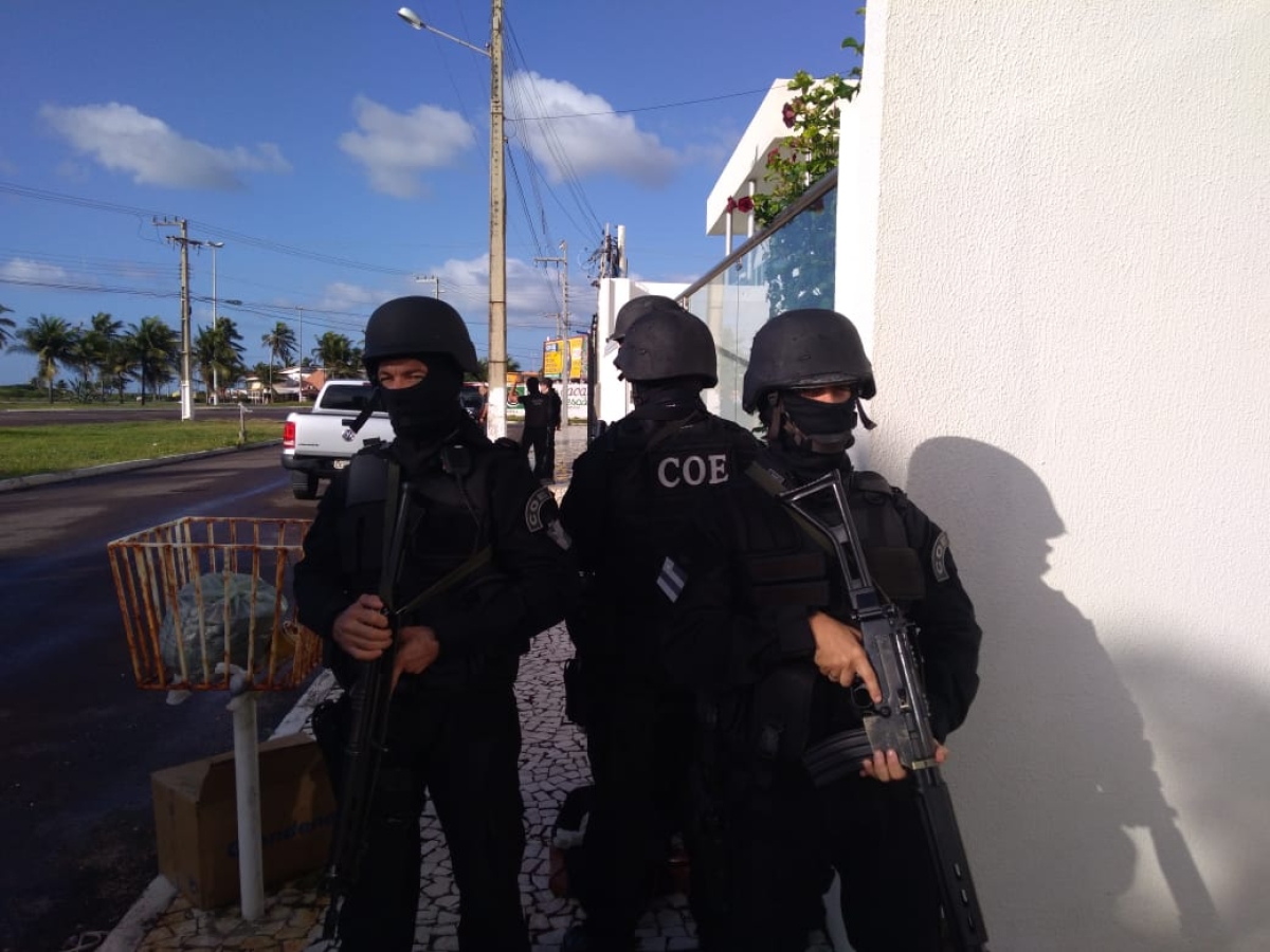 PM cumpre mandados de busca e apreensão em operação coordenada pelo Ministério Público Estadual (Foto: Assessoria PM/SE)