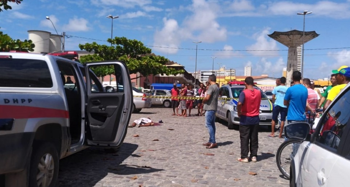 Menor trabalhava como �??flanelinha�?� no estacionamento do mercado (Foto: Portal Infonet)