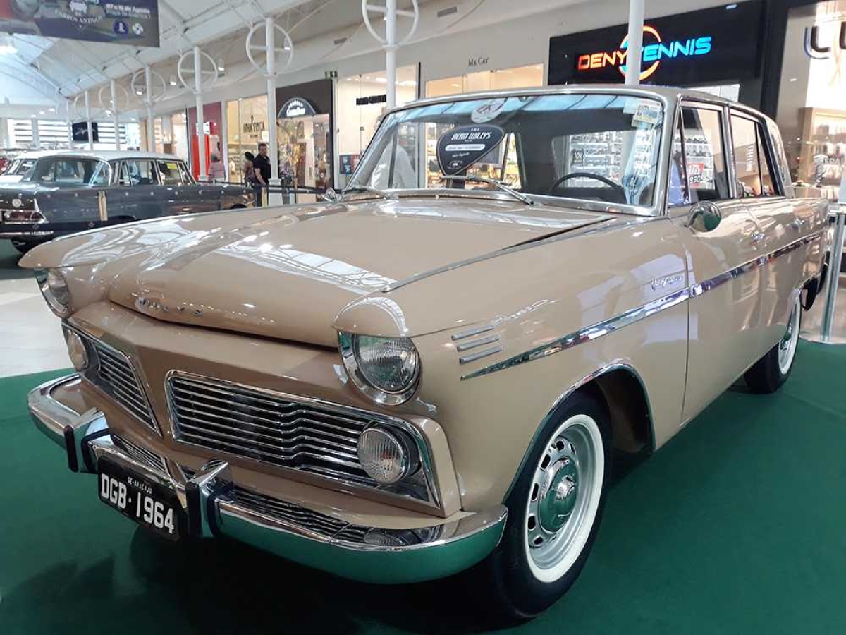 Exposição de carros antigos estaciona no Shopping Jardins (Foto: Léo Lotti/ Divulgação)