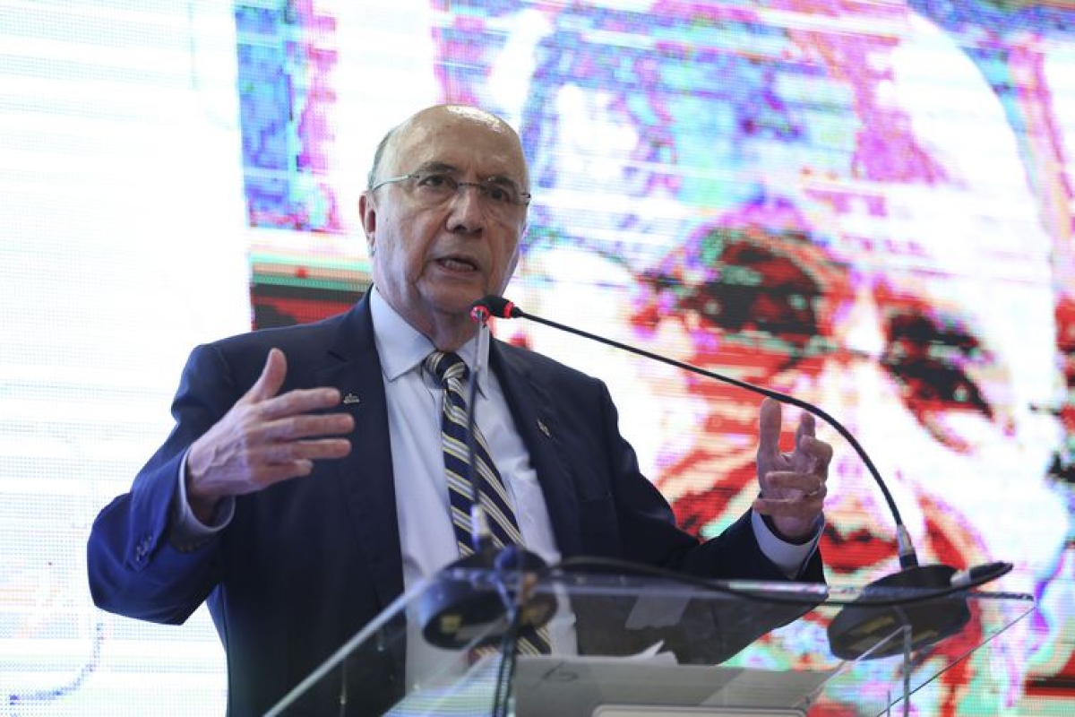 O candidato à Presidência da República, Henrique Meirelles, do MDB, durante o evento Diálogos Eleitor, realizado pela União Nacional de Entidades do Comércio e Serviços (Unecs) (Foto: José Cruz/ Agência Brasil)