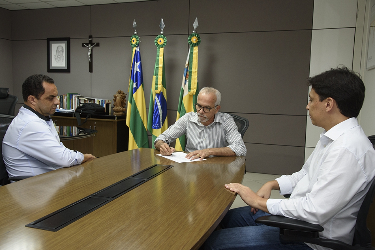 Prefeito de Aracaju exonera Aristóteles Fernandes da SMTT (Foto: Marco Vieira/ PMA)