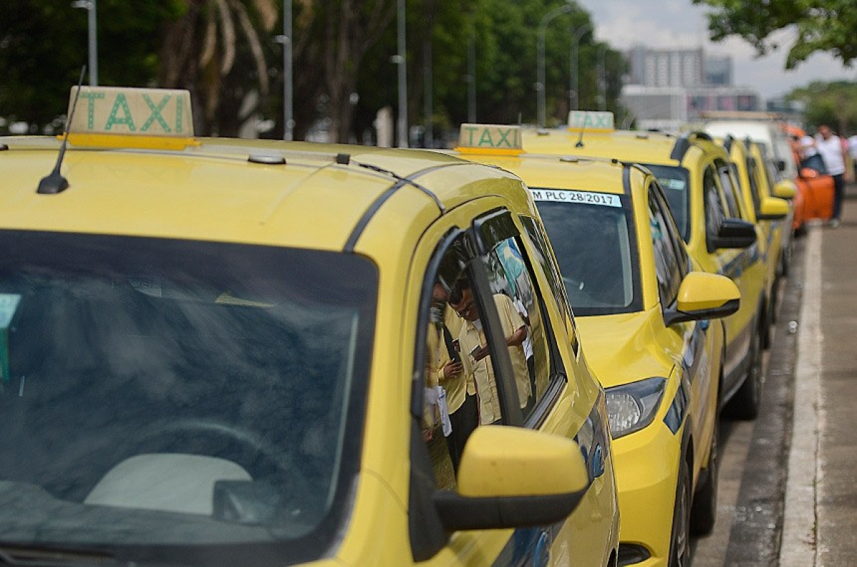 Proposta diminui Imposto de Renda de taxistas para compensar perdas com aplicativos (Foto: Marcello Casal Jr. /Arquivo Agência Brasil)
