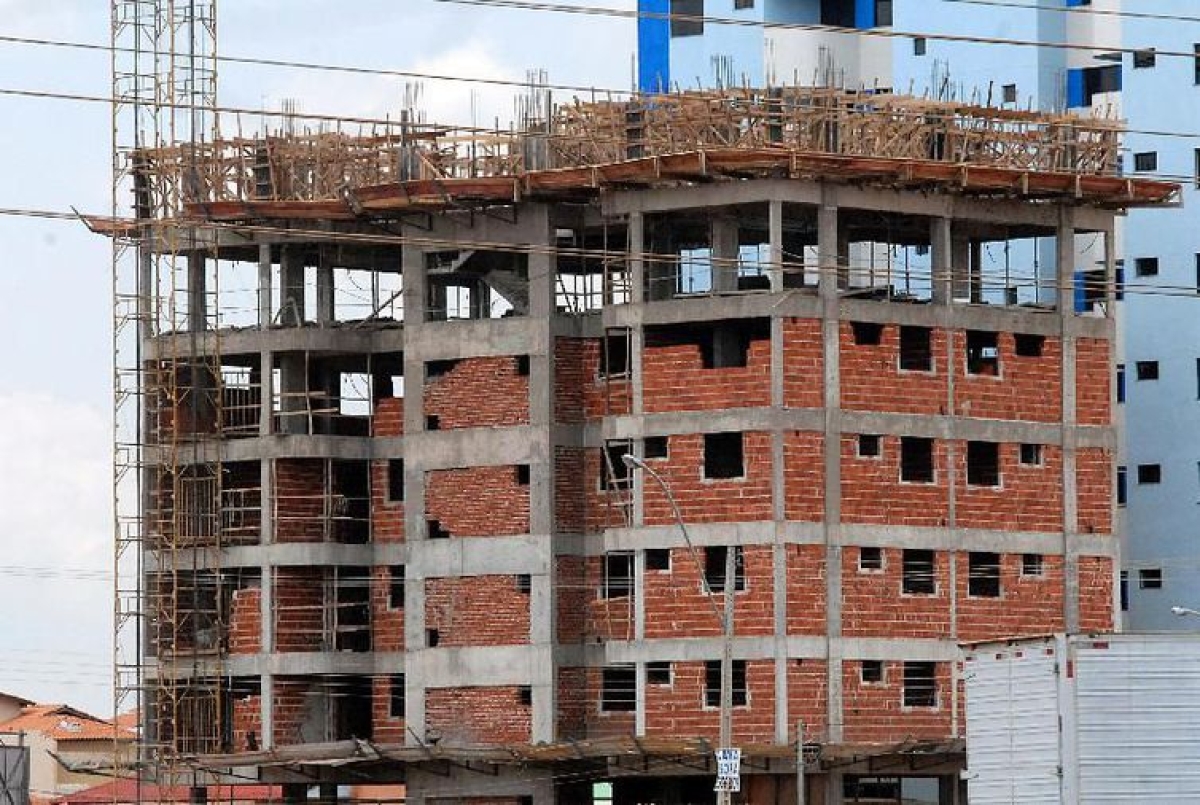 Com a redução dos juros, a Caixa prevê a retomada de investimentos no setor da construção civil (Foto: Arquivo Agência Brasil)