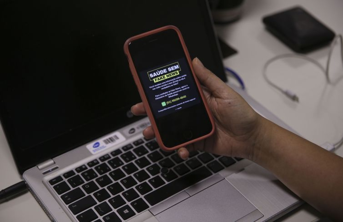 Ministério da Saúde lança serviço de combate às fake news. O canal no WhatsApp possibilitará que a população consulte se a notícia que recebeu nas redes sociais é verdadeira ou falsa (Foto: Valter Campanato/ Arquivo Agência Brasil)