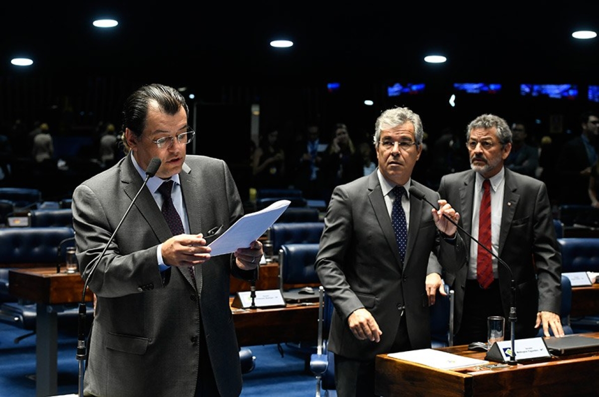 Com o programa, cidades terão apoio para investir em ciclovia, diz Braga (ao lado de Viana e Paulo Rocha) (Foto: Edilson Rodrigues/ Agência Senado)