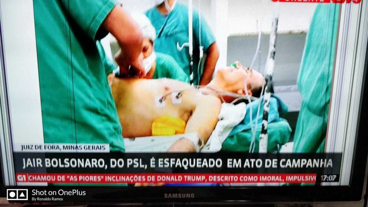 Eleições 2018: Jair Bolsonaro é ferido com faca durante campanha em Juiz de Fora (Imagem: Reprodução/ Globo News