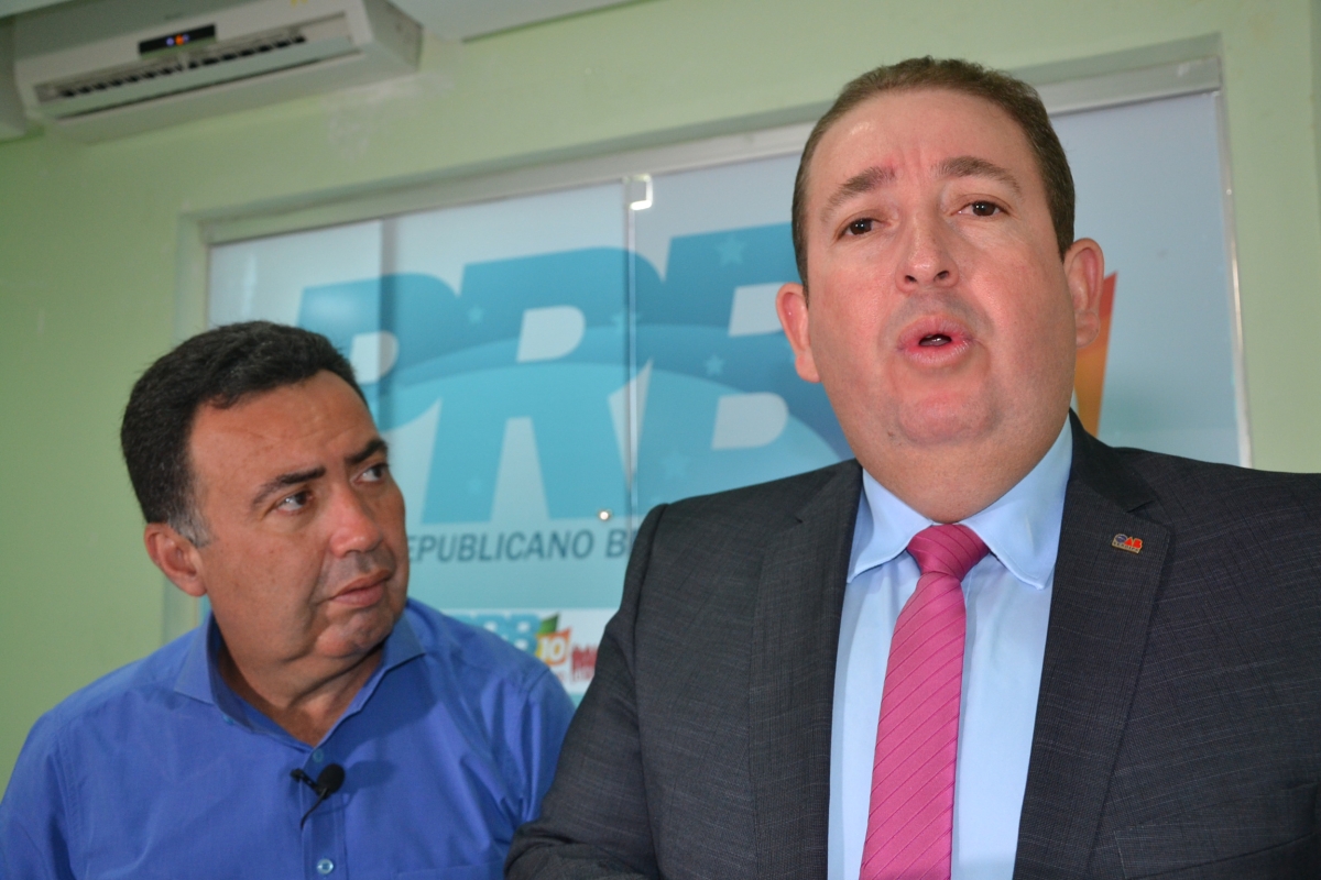 Pastor Heleno e Cícero Dantas: indignação (Foto: Portal Infonet)