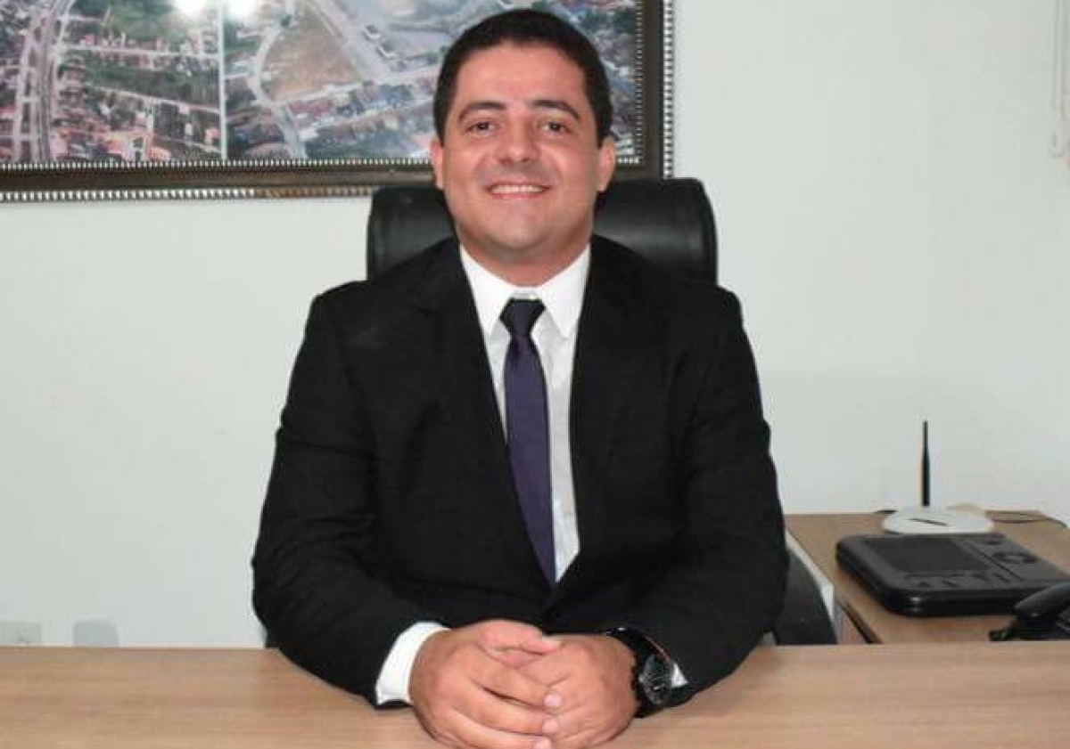 Ministro Luiz Edson Fachin, do TSE, determinou que Alan de Agripino seja reconduzido ao cargo de prefeito de Areia Branca (Foto: Facebook)