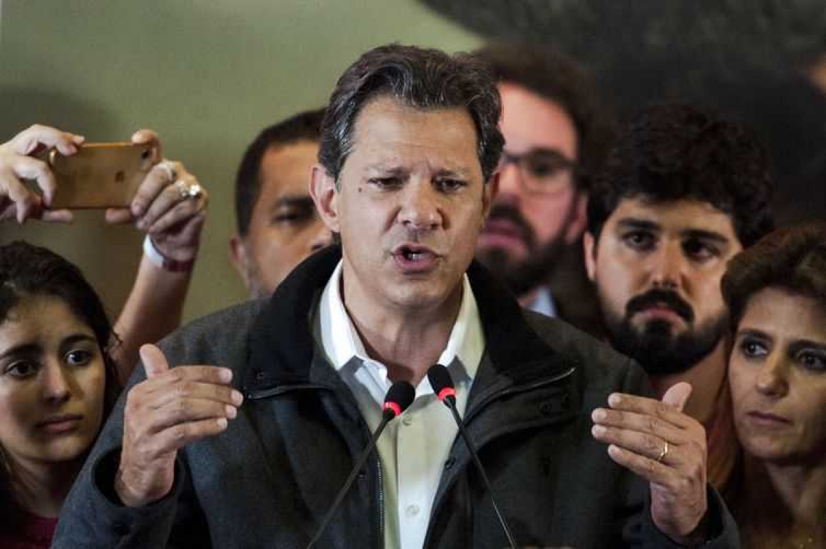 O candidato à Presidência da República, Fernando Haddad, durante discurso após resultado do primeiro turno das eleições (Foto: Marcelo Camargo/ Agência Brasil)
