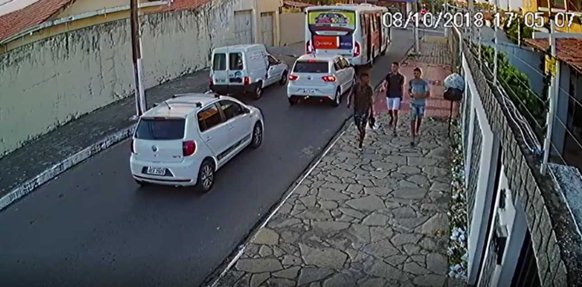 Vídeo mostra assalto a ônibus no Inácio Barbosa (Imagem: Reprodução de vídeo/ Portal Infonet)