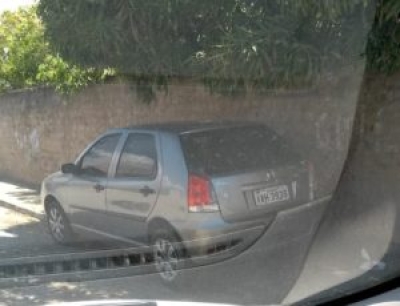 Carro foi encontrado em via pública (Foto: PM)