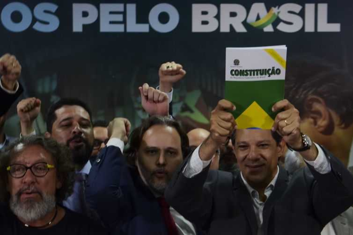 O candidato à Presidência da República do PT, Fernando Haddad, participa de encontro com juristas pela democracia (Foto: Rovena Rosa/ Agência Brasil)