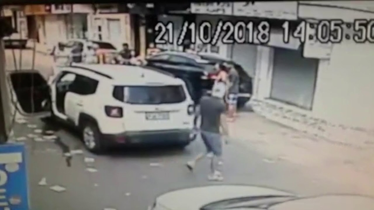 Câmeras registraram o atropelamento de ciclista no centro de Lagarto (Imagem: Reprodução de vídeo/ Lagarto Como Eu Vejo)