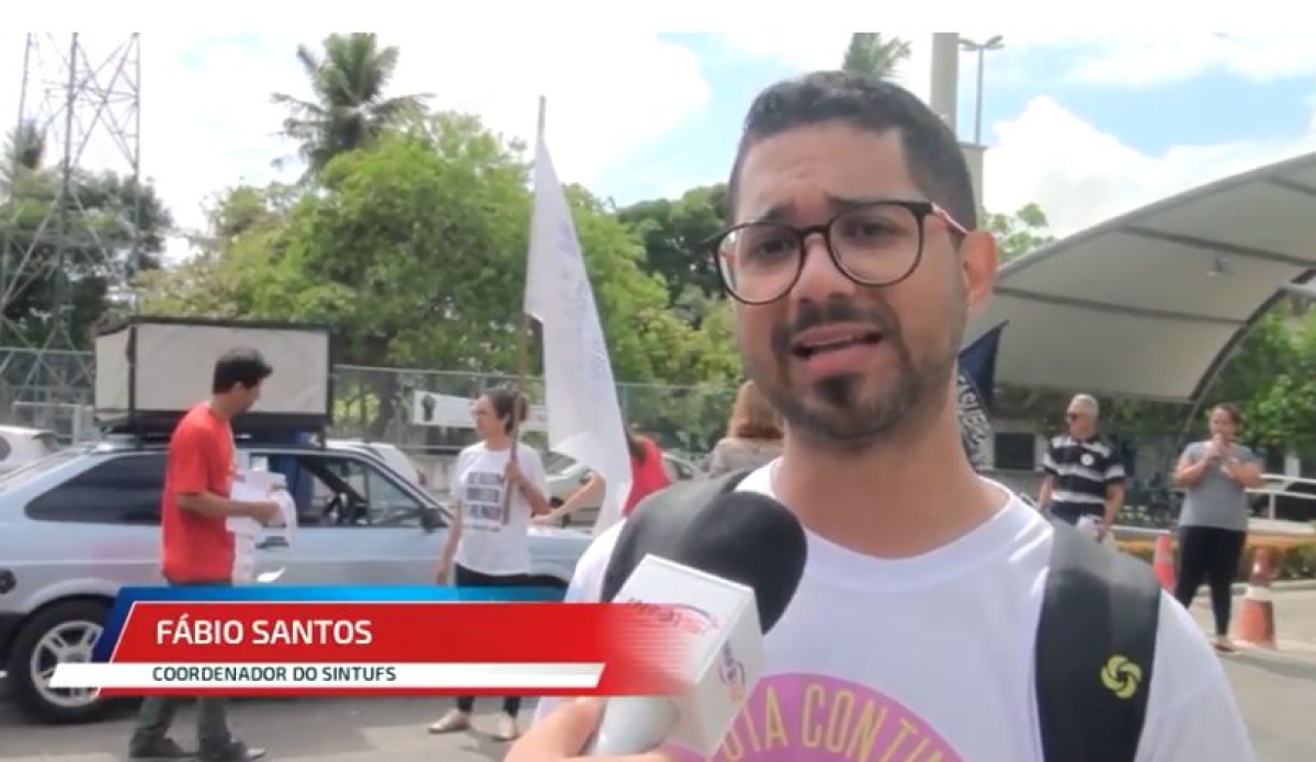 Técnicos da UFS fazem ato em defesa das universidades federais (Imagem: Reprodução de vídeo/ Portal Infonet)